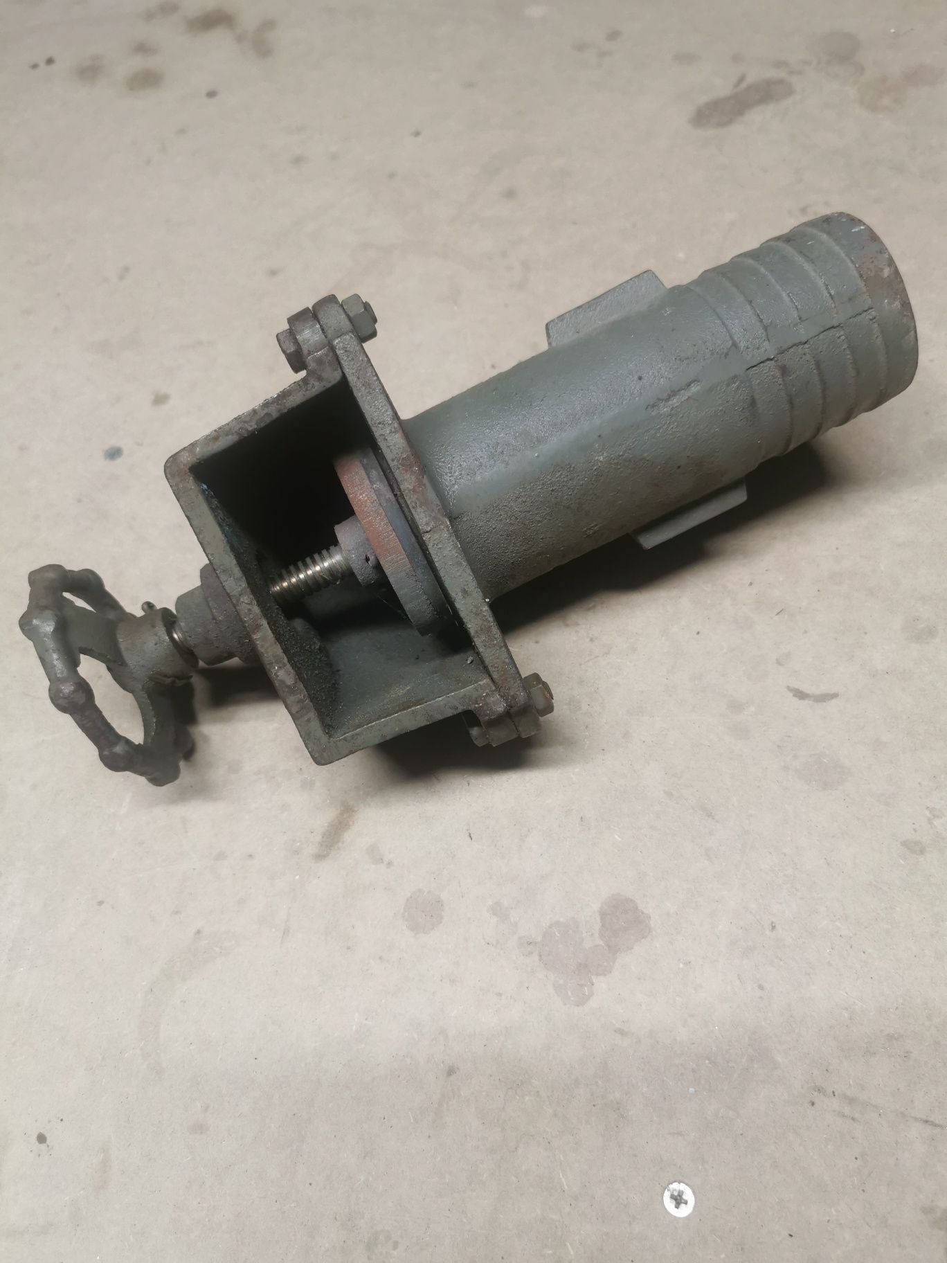 Torneira ou passador para tanque novo