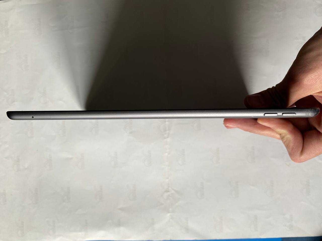 Apple iPad 8th generation Wi-Fi + lte a2428  A12 Bionic