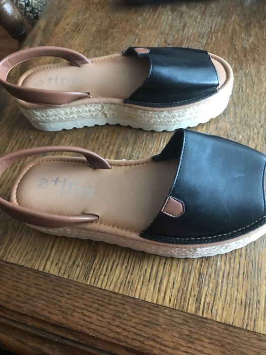 Продам босоніжки сучасні  стильні