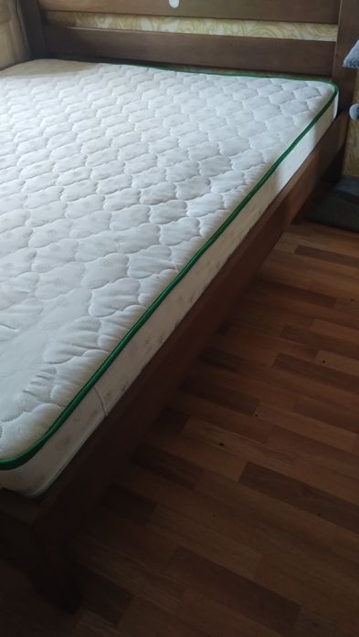 Двоспальне ліжко