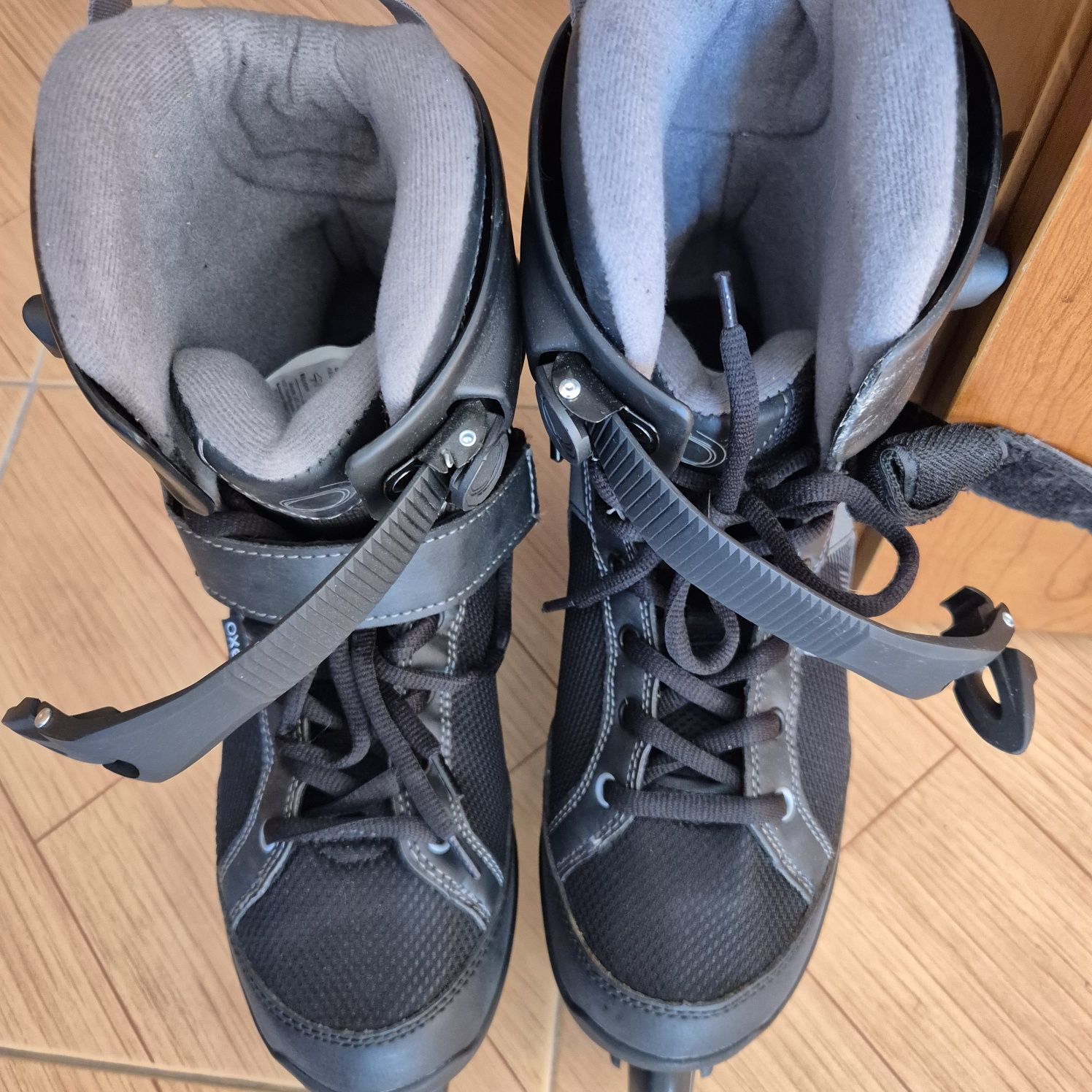 Vende se patins em linha de Homem