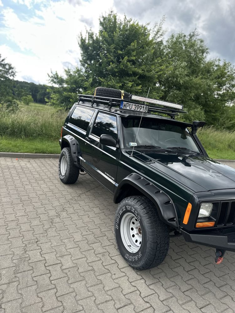 Jeep cherokee xj 2.5 bezyna 2 drzwiowy naped 4x4