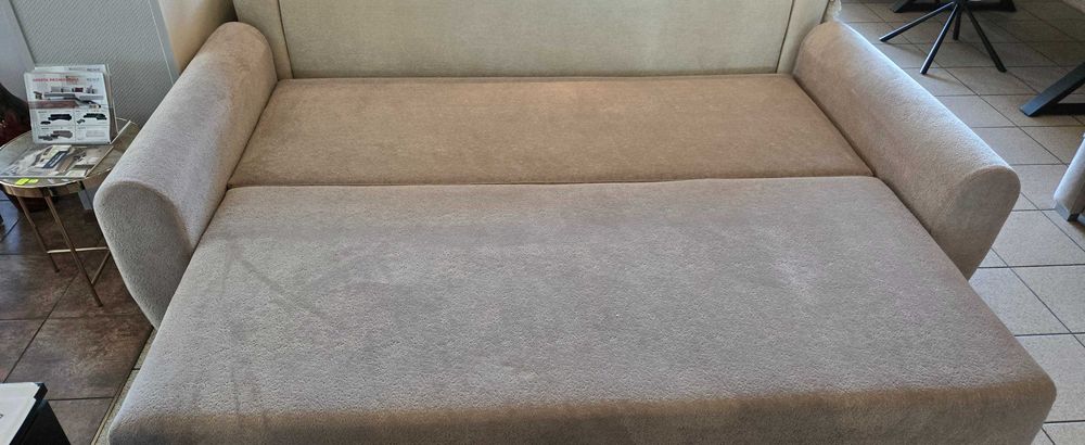 Sofa z bardzo dużym spaniem 168 cm CARMEN