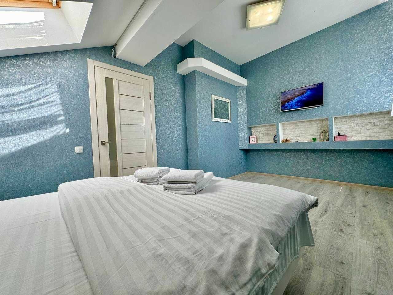 ApartPoltava подобово МАНСАРДА з виходом на дах, СВІТЛО ЗАВЖДИ, центр