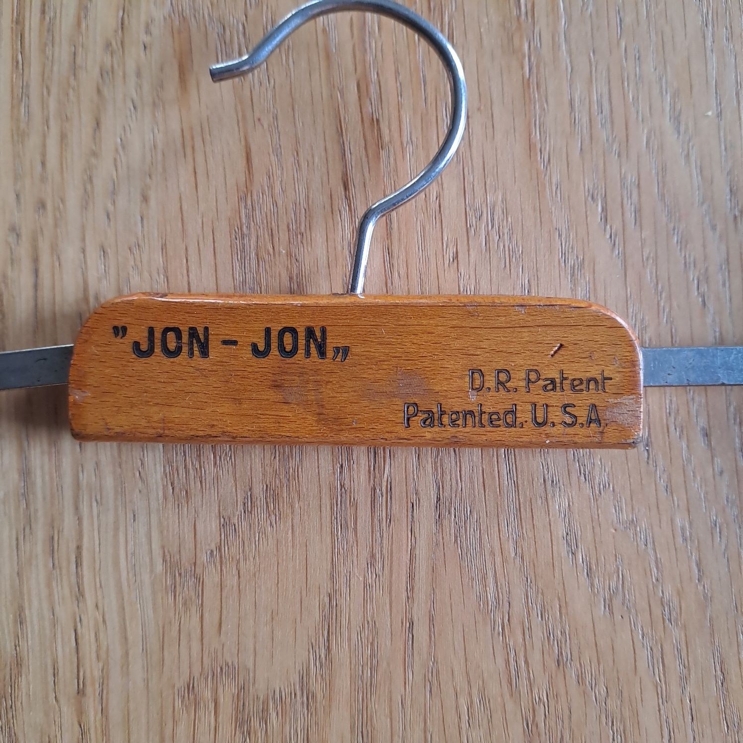 Unikat wieszak Jon-Jon D.R. Patent U.S.A drewniany składany działa