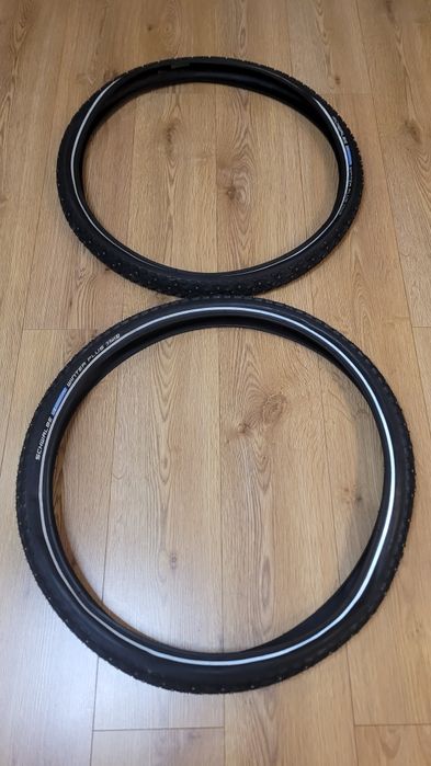 Opona zimowa z kolcami Schwalbe Marathon Winter Plus 26x2,00