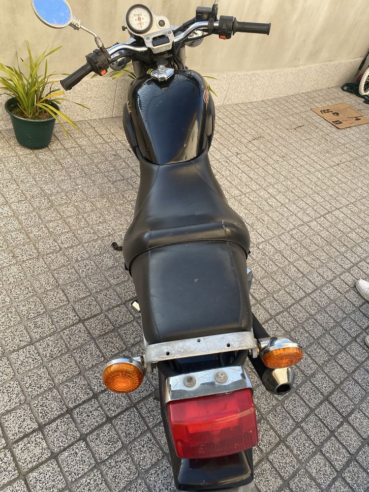 Cagiva 125 em óptimo estado