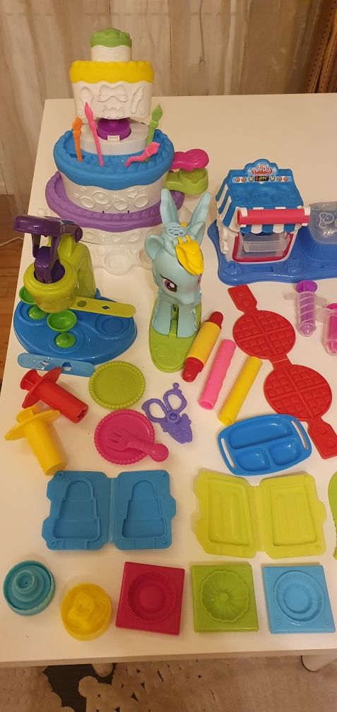 Zestaw Play Doh tort maszynka do lodów kuchenka salon fryzjerski