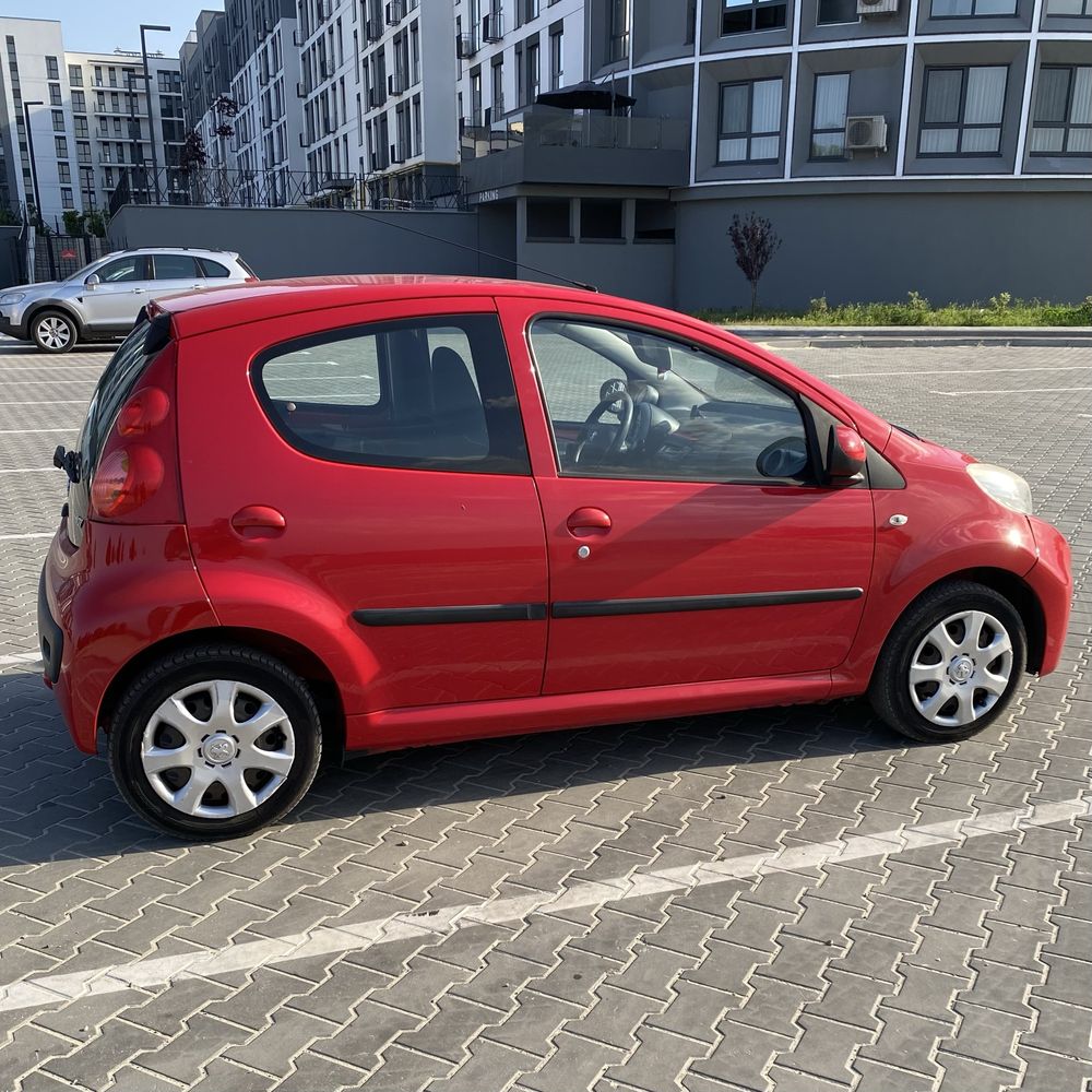Peugeot 107 2011 року