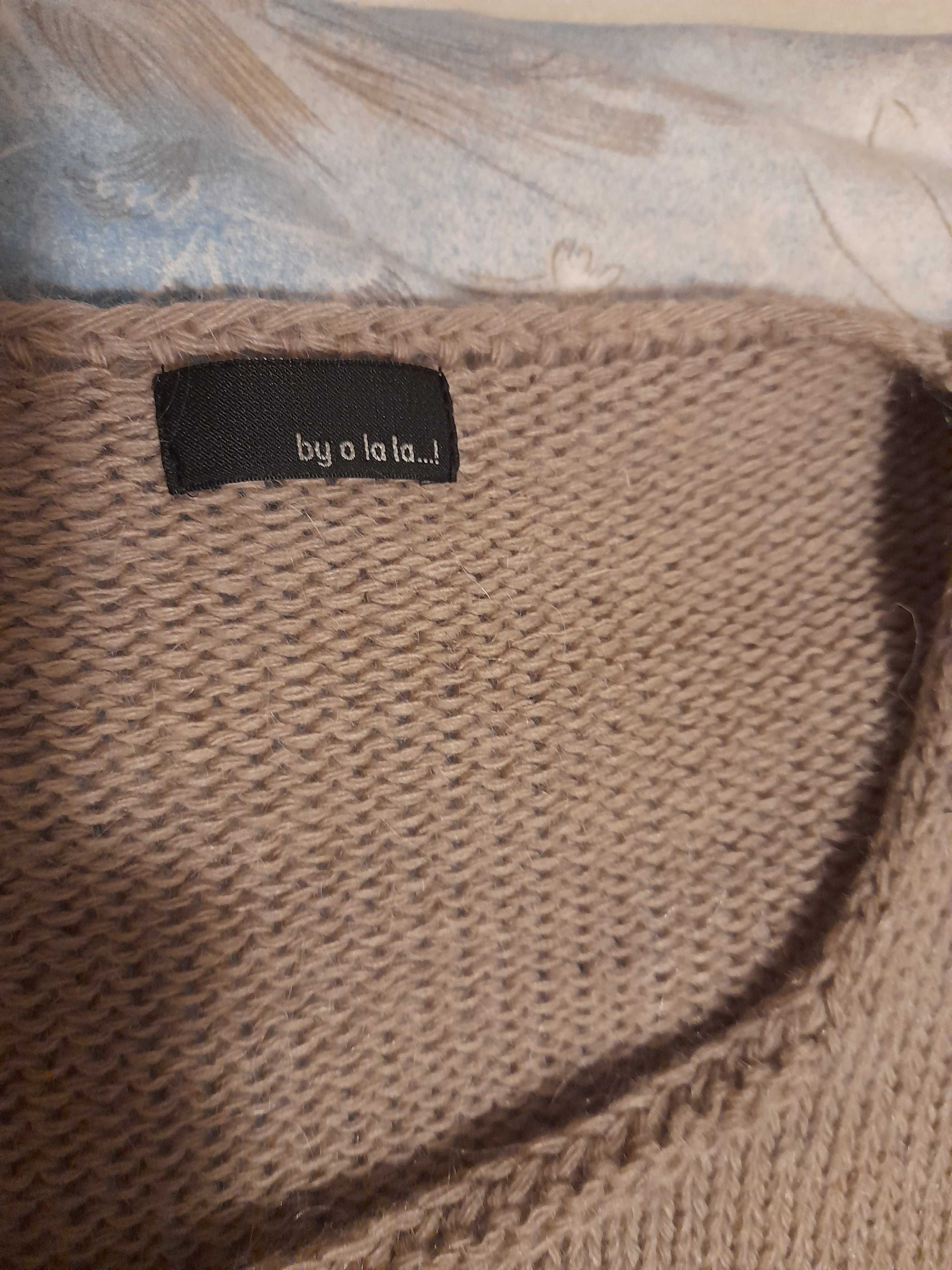 Sweter by olala cieplutki wełna falbanki czarne.