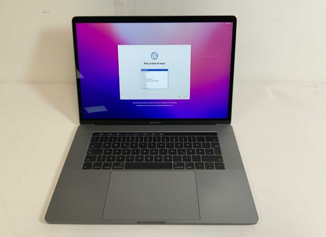 Macbook Pro 15" I7 16 RAM 500 SSD Touchbar