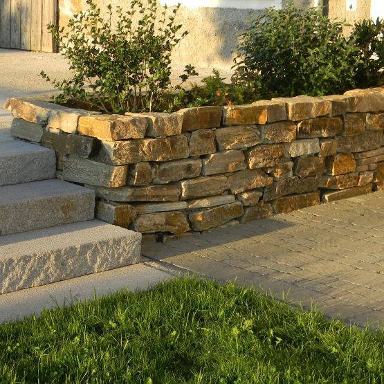 Kamień murowy szaro-beżowy