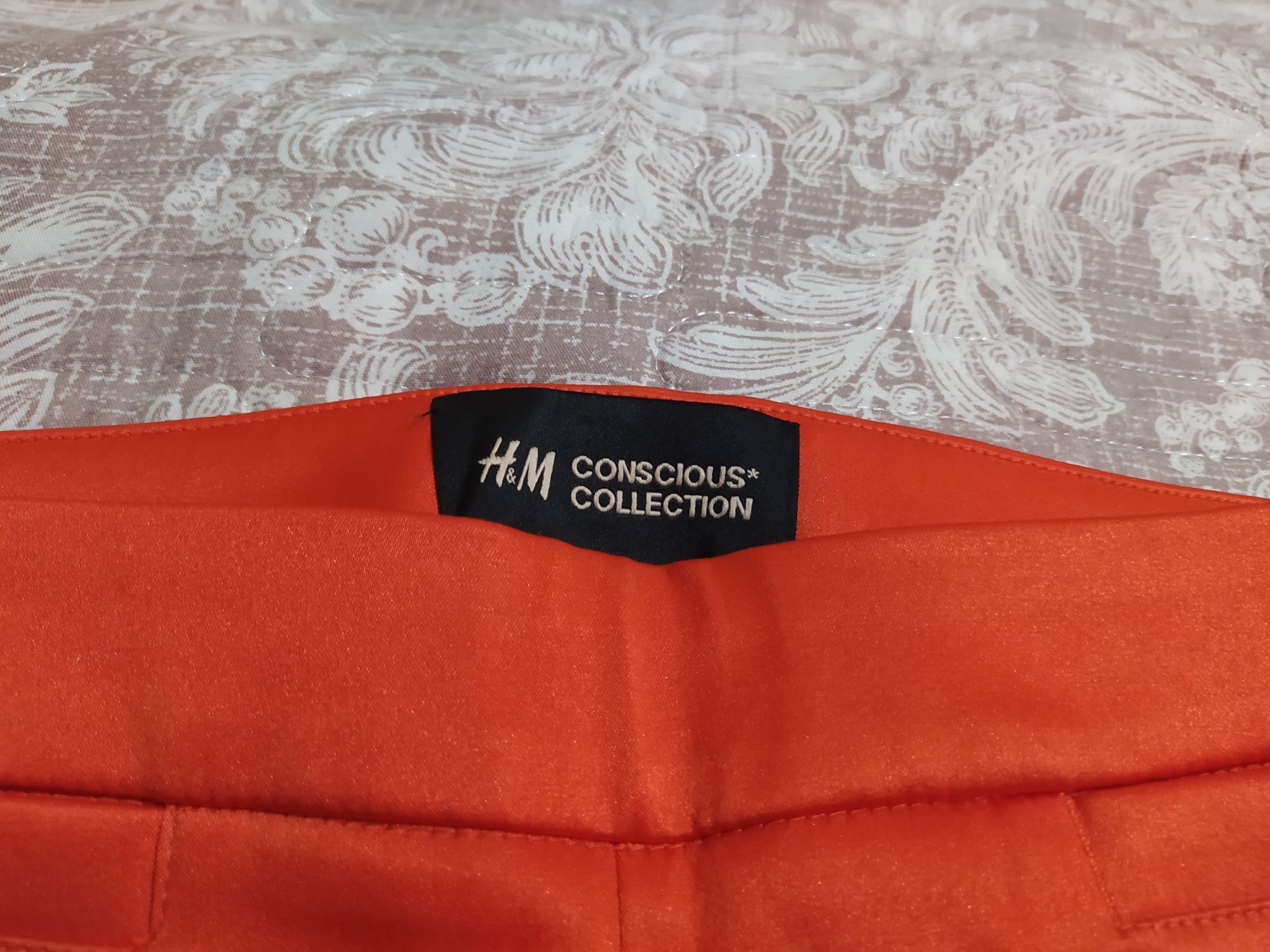 Брюки морковного цвета H&M