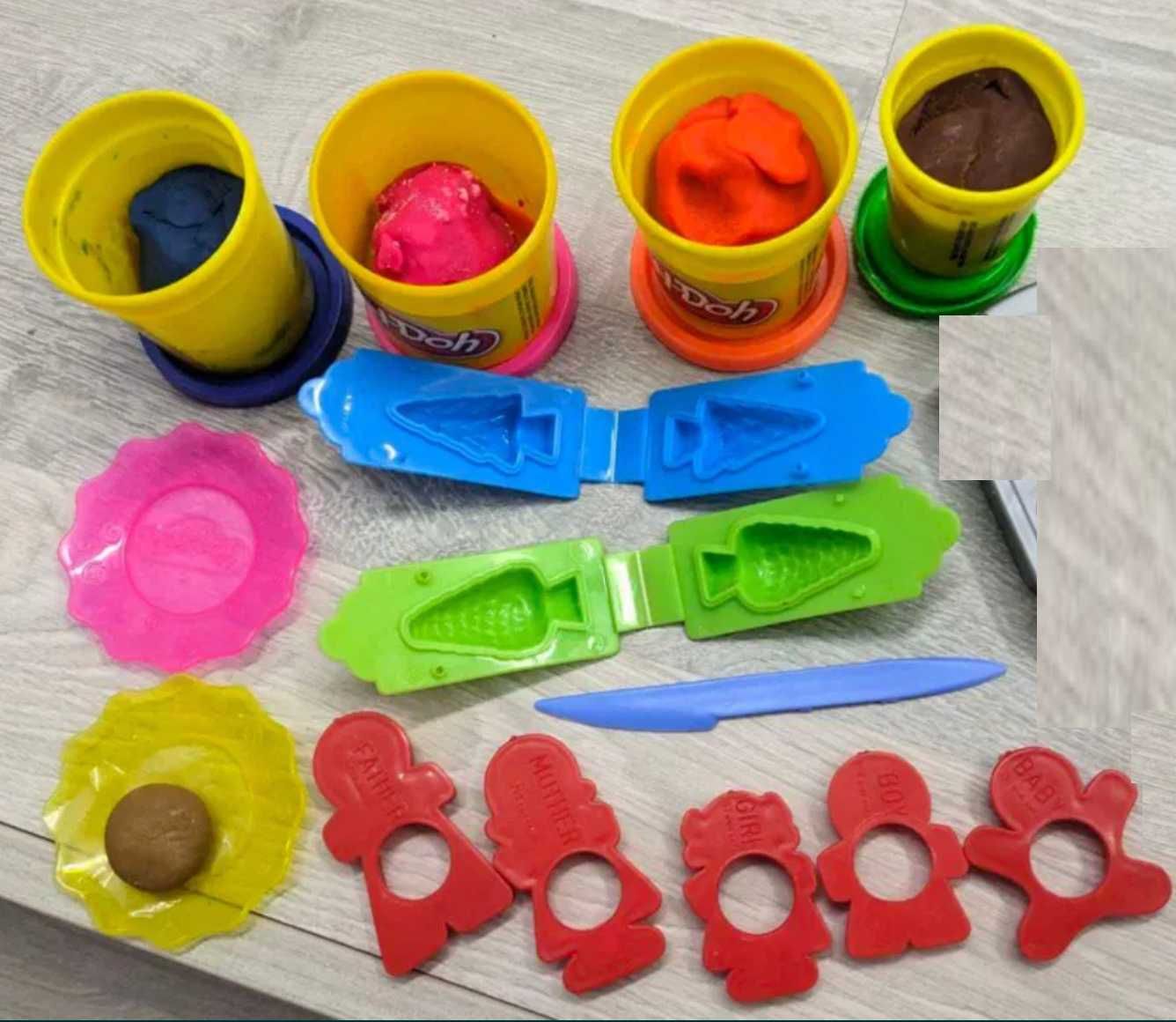 Набор деталей-прессов/формочек от Play Doh для игры с пластилином,14шт