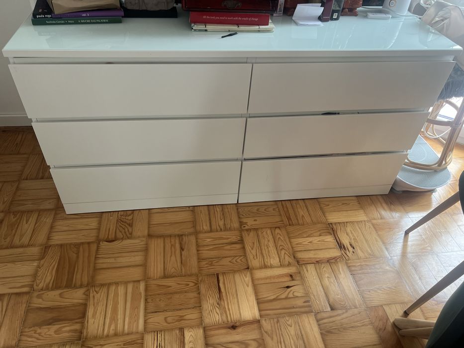 Comoda IKEA com vidro temperado