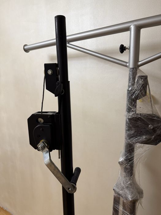 Стійка штатив для освітлення з підйомним механізмом (з лебідкою)