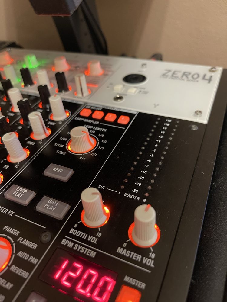 Mikser DJ Korg Zero4 ,kontroler, DVS, FireWire, Midi, Traktor, Ableton