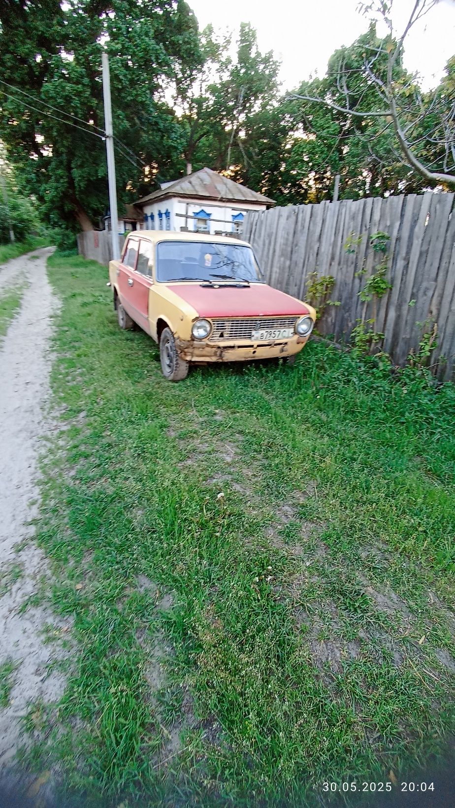 Продам машину кому дана срочно