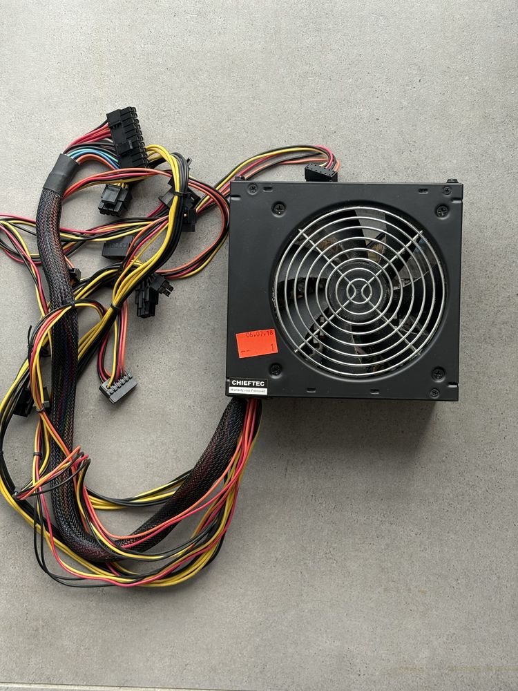Zasilacz CHIEFTEC GPS-700A8 700W 80plus