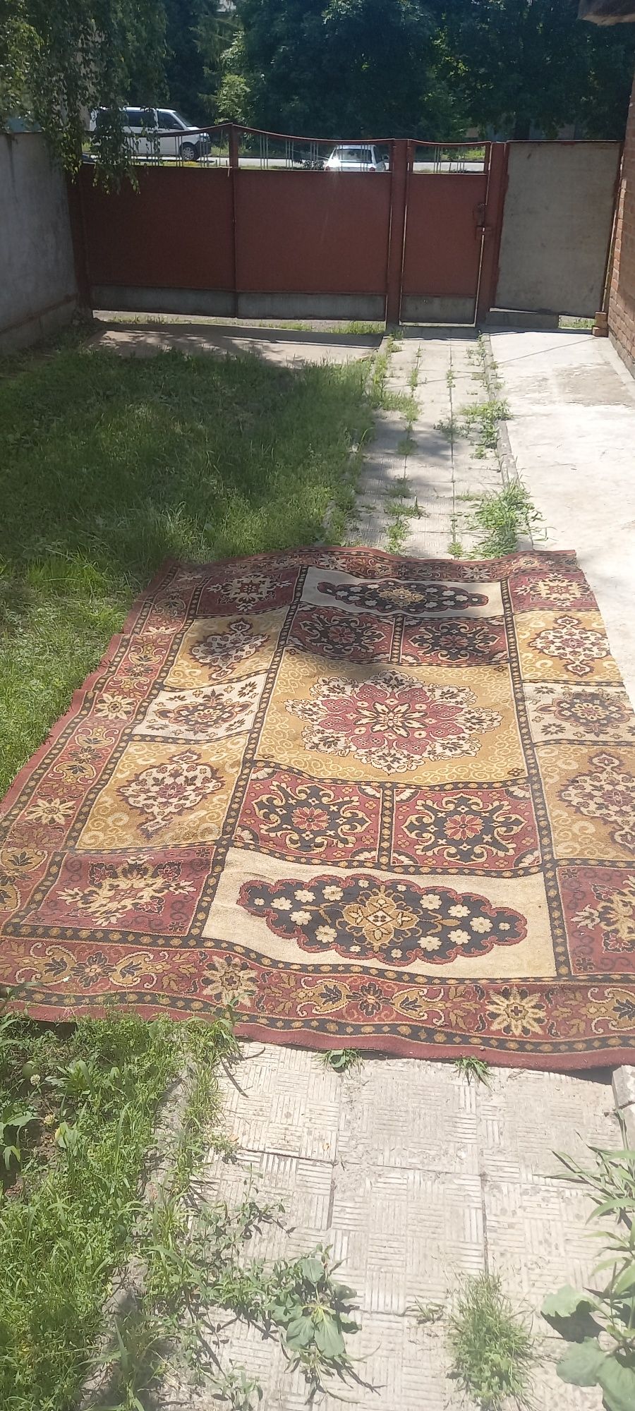 Продам килими бувши у вжитку