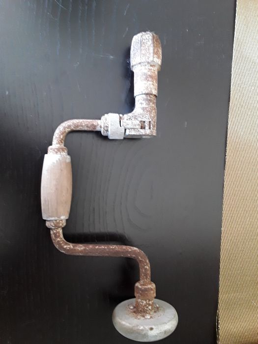 Maquina de Furar Antiga ,em Funcionamento.