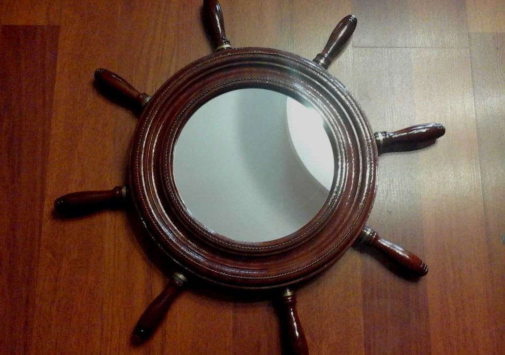 Дзеркало  Штурвал. Плюс кухонні  інструменти.