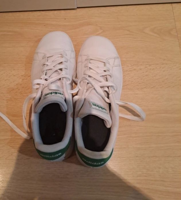 Ténis Adidas brancos