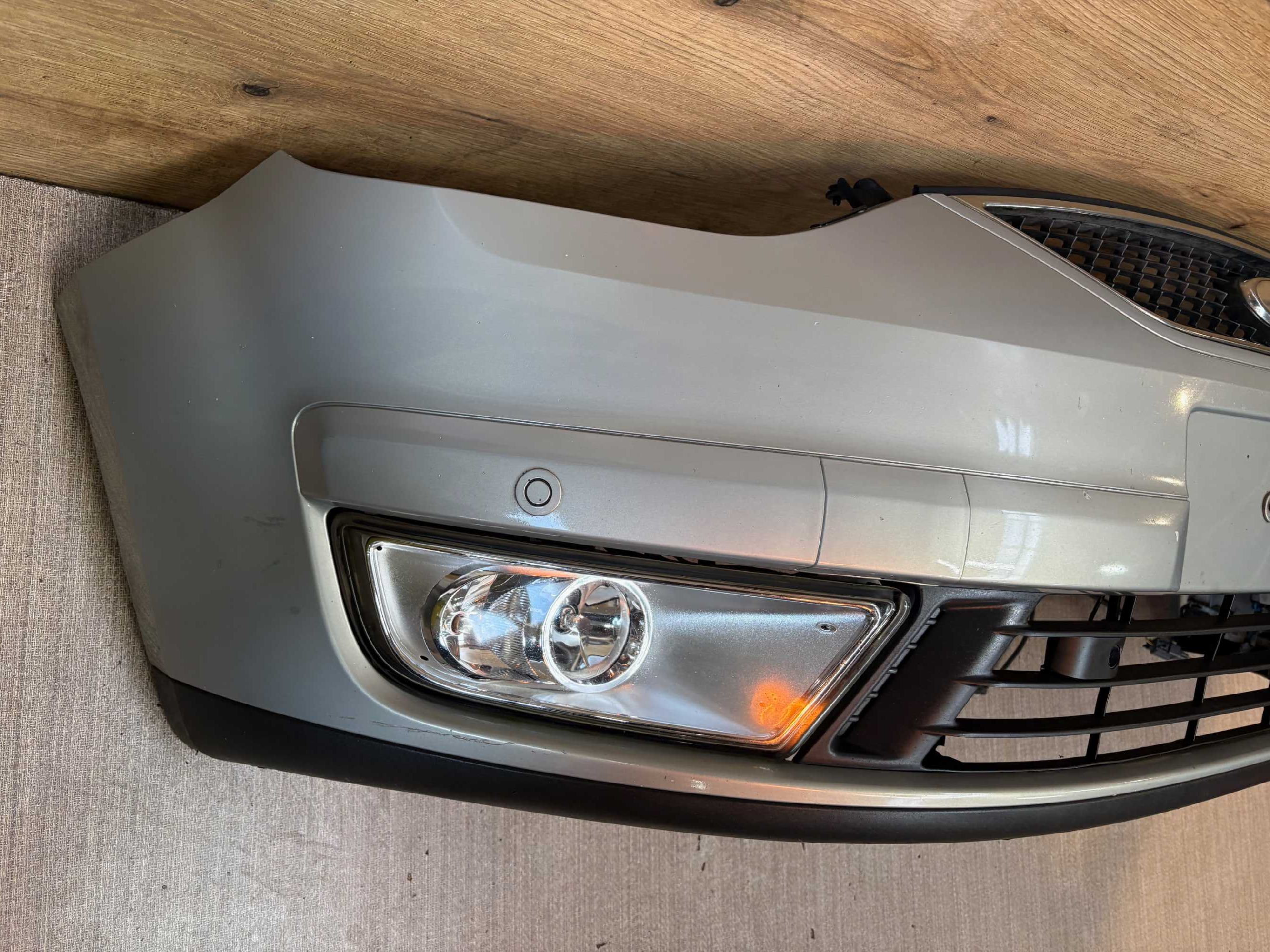 Zderzak przedni ford galaxy 4xpdc kolor d8