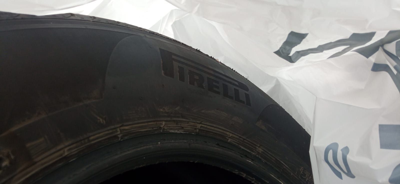 Pirelli  Opony stan bardzo dobry 235 60 R18