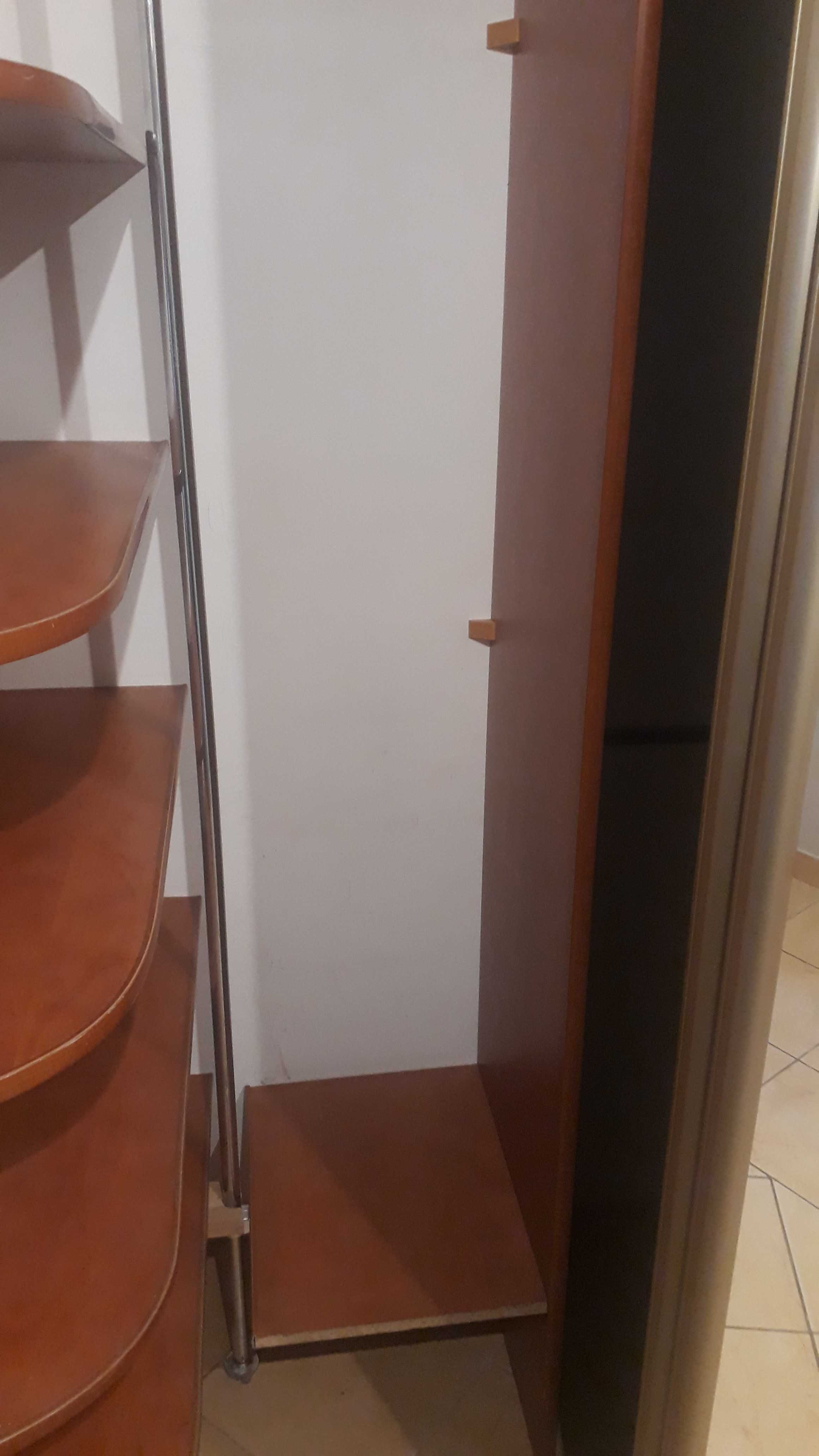 Szafa do zabudowy drzwiami suwanymi (garderoba)