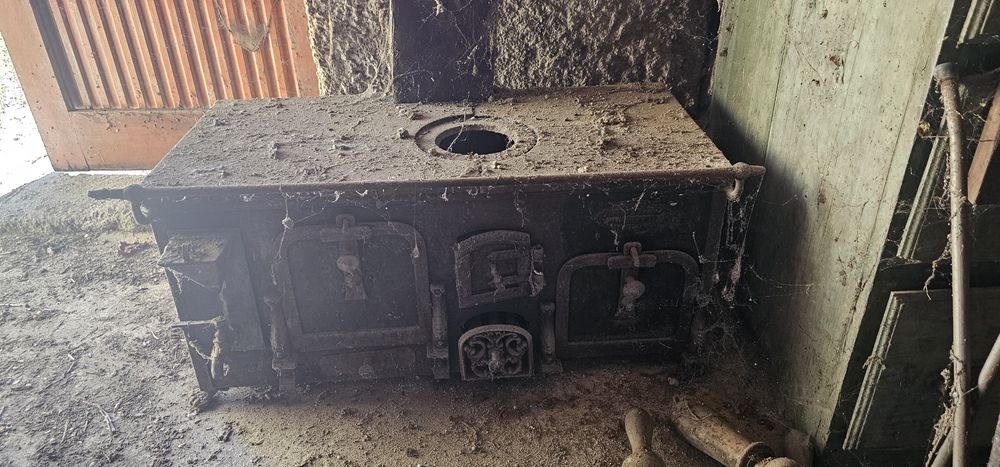 Fogão antigo de ferro  .
