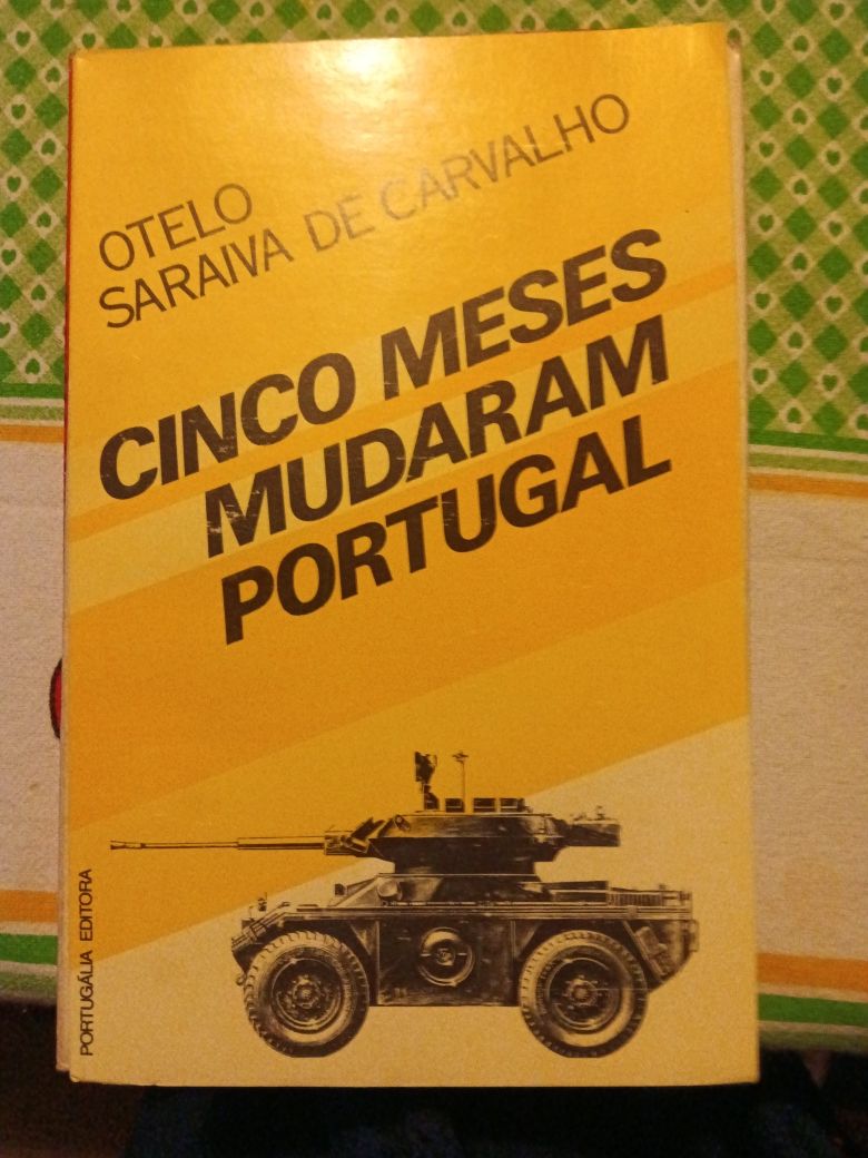 Livro " Cinco meses mudaram Portugal"- ótimo estado