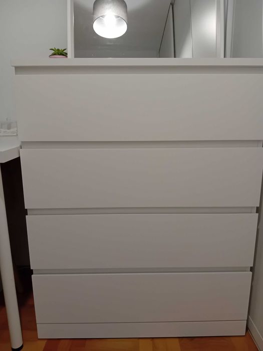 Biała komoda ikea