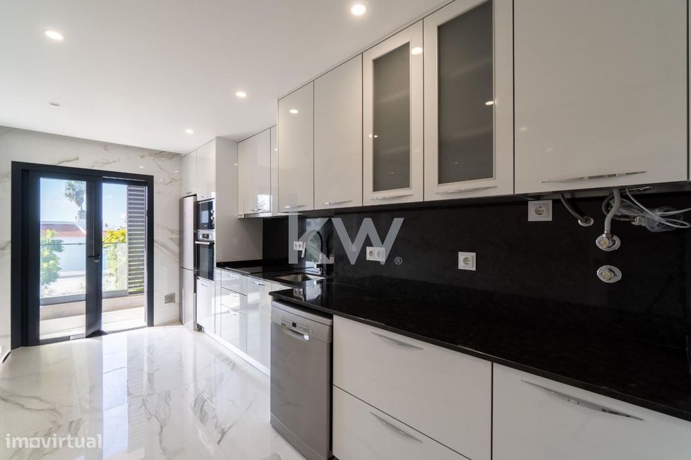 Apartamento T2 Novo de Luxo nas Gambelas – Garagem, Barbecue