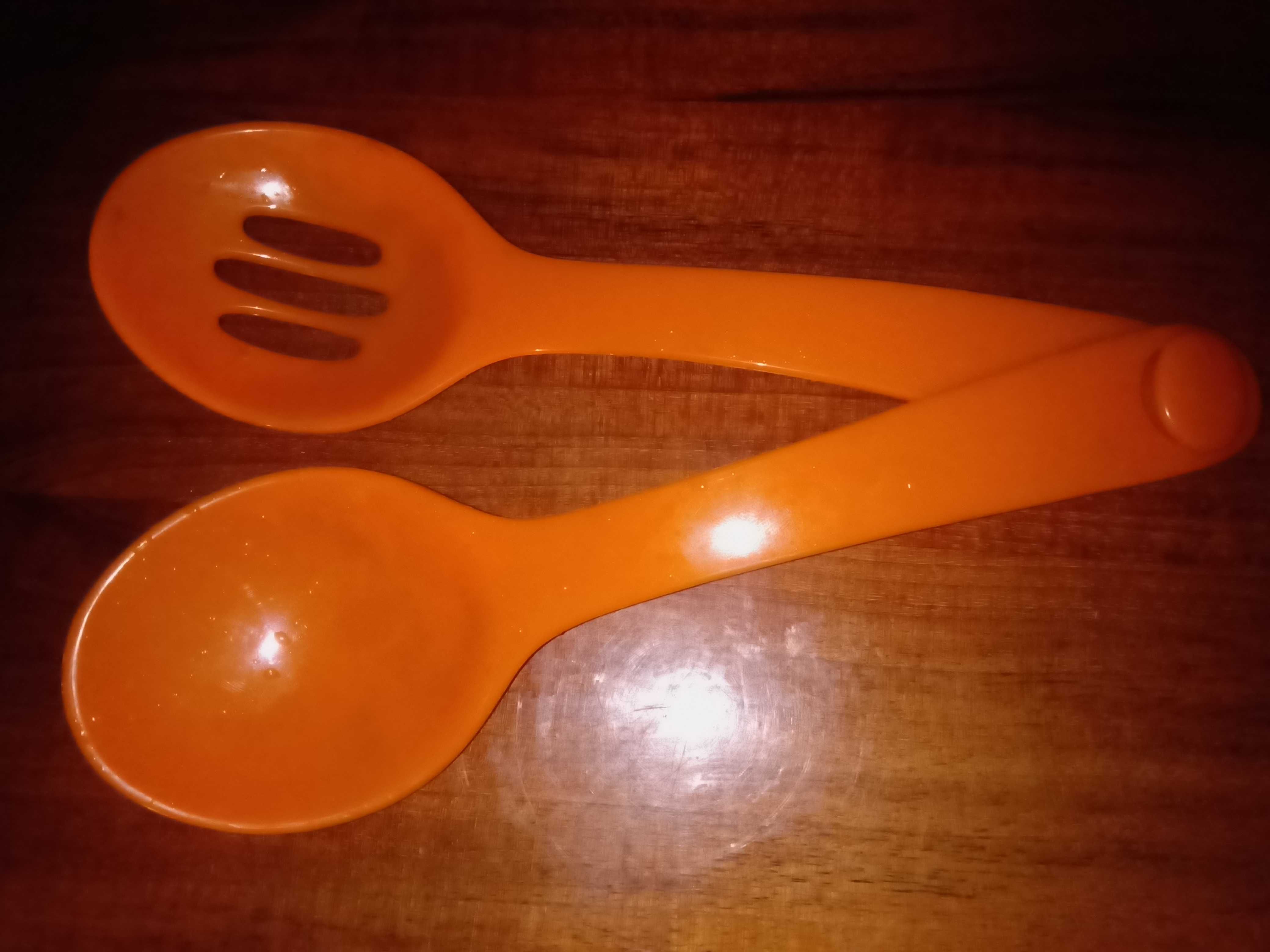 Łyżka z cedzakiem ruska z plastiku. Vintage.
