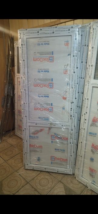 НовіМеталопластикові двері  на ключі