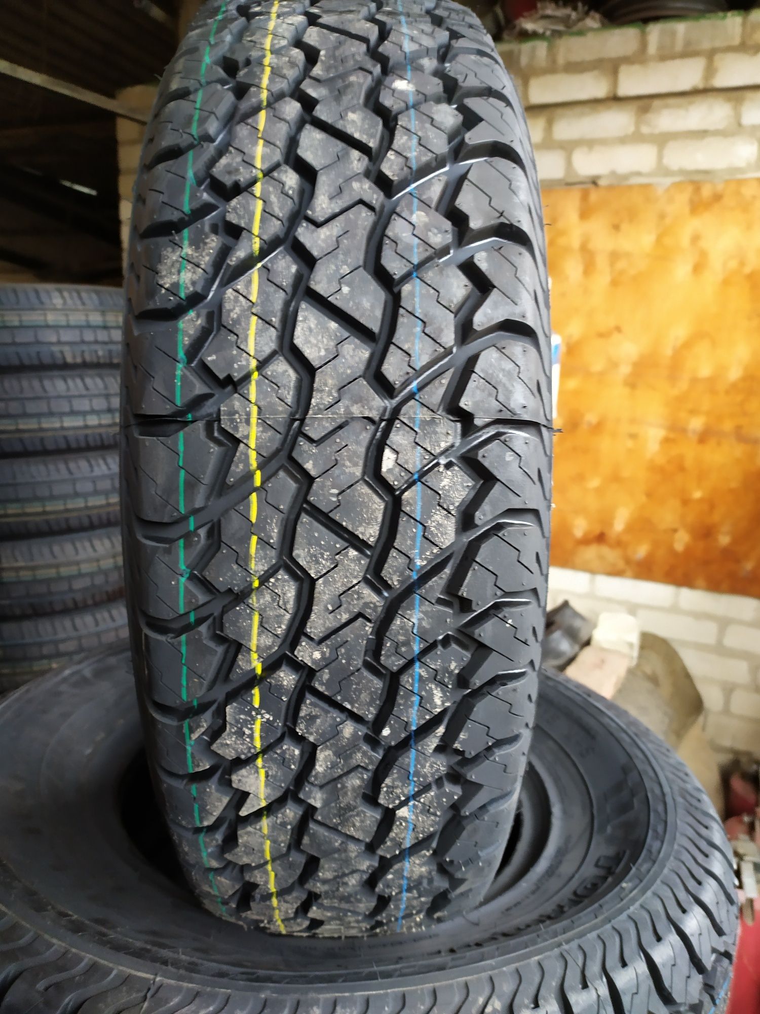 шины 235/70/16 TORQUE все сезонная.