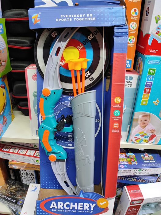 Лук Archer з мішенню стрілами і сагайдаком з Польщі