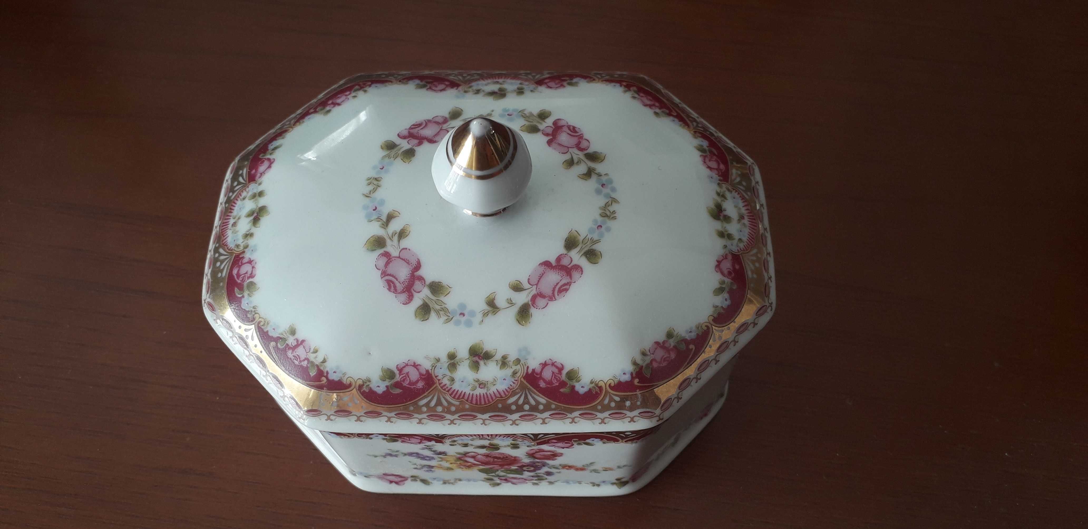 Caixa porcelana oval, com flores rosa e dourado