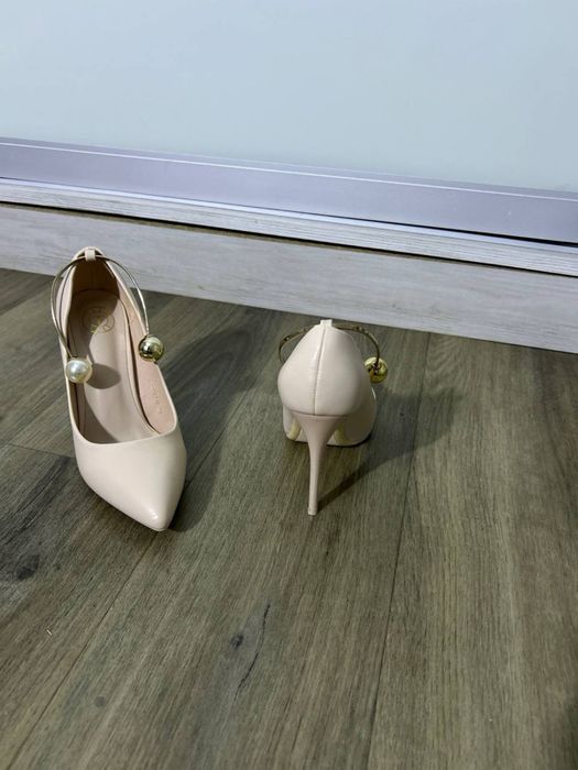 Туфлі шкіряні бежеві