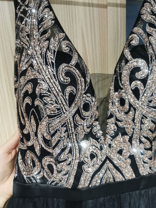 Nowa suknienka tiulowa