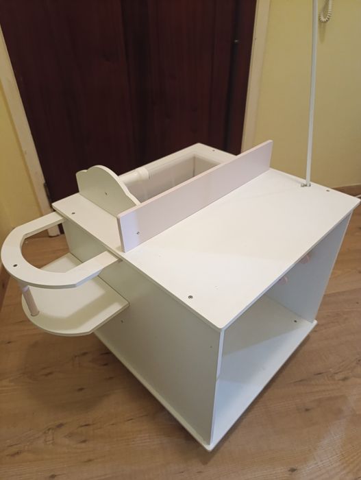 Móvel de brincar para dar banho e vestir bonecos
