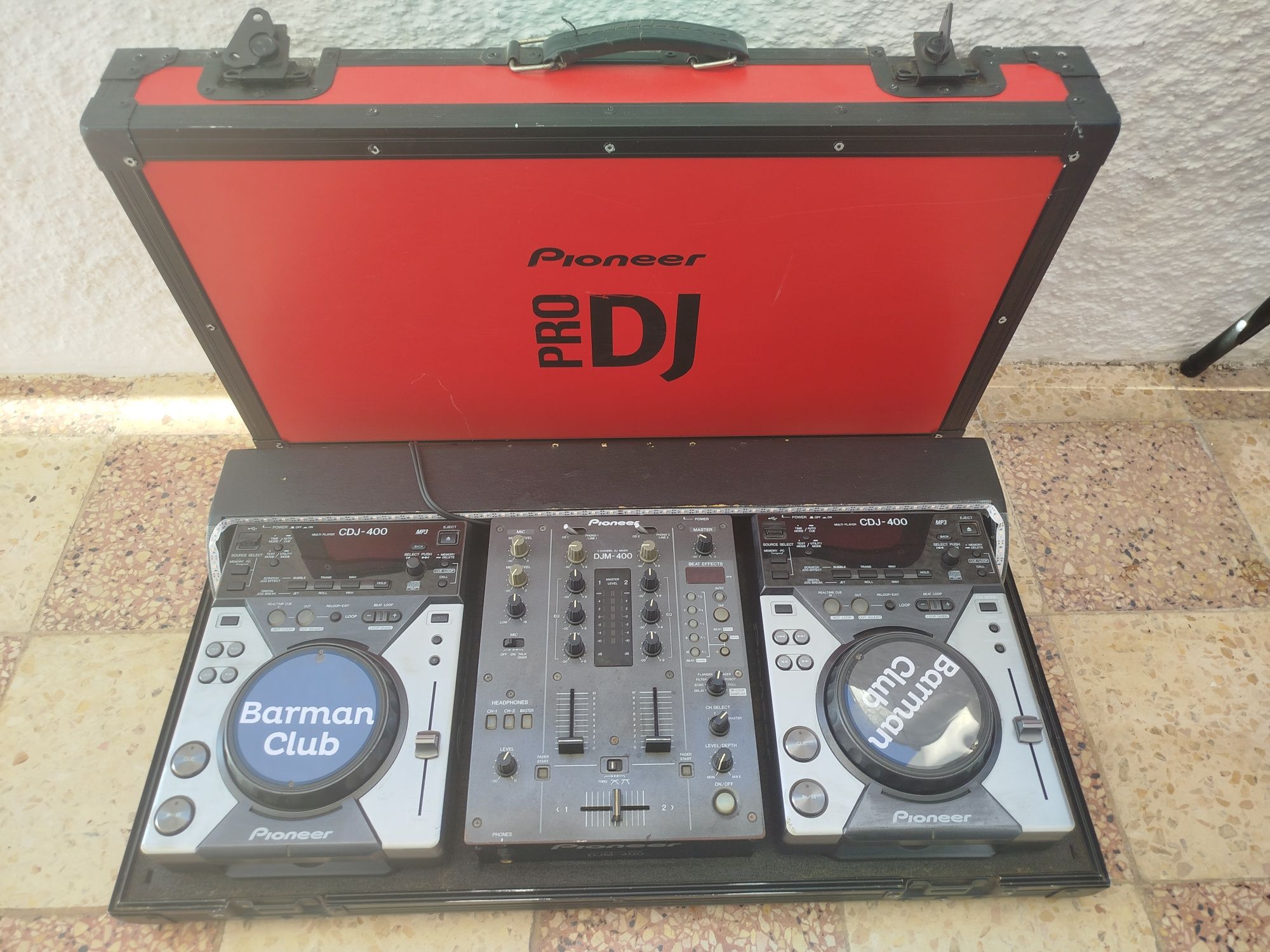 Case c/ 2x Pioneer CDJ 400 + Mesa DJM 400