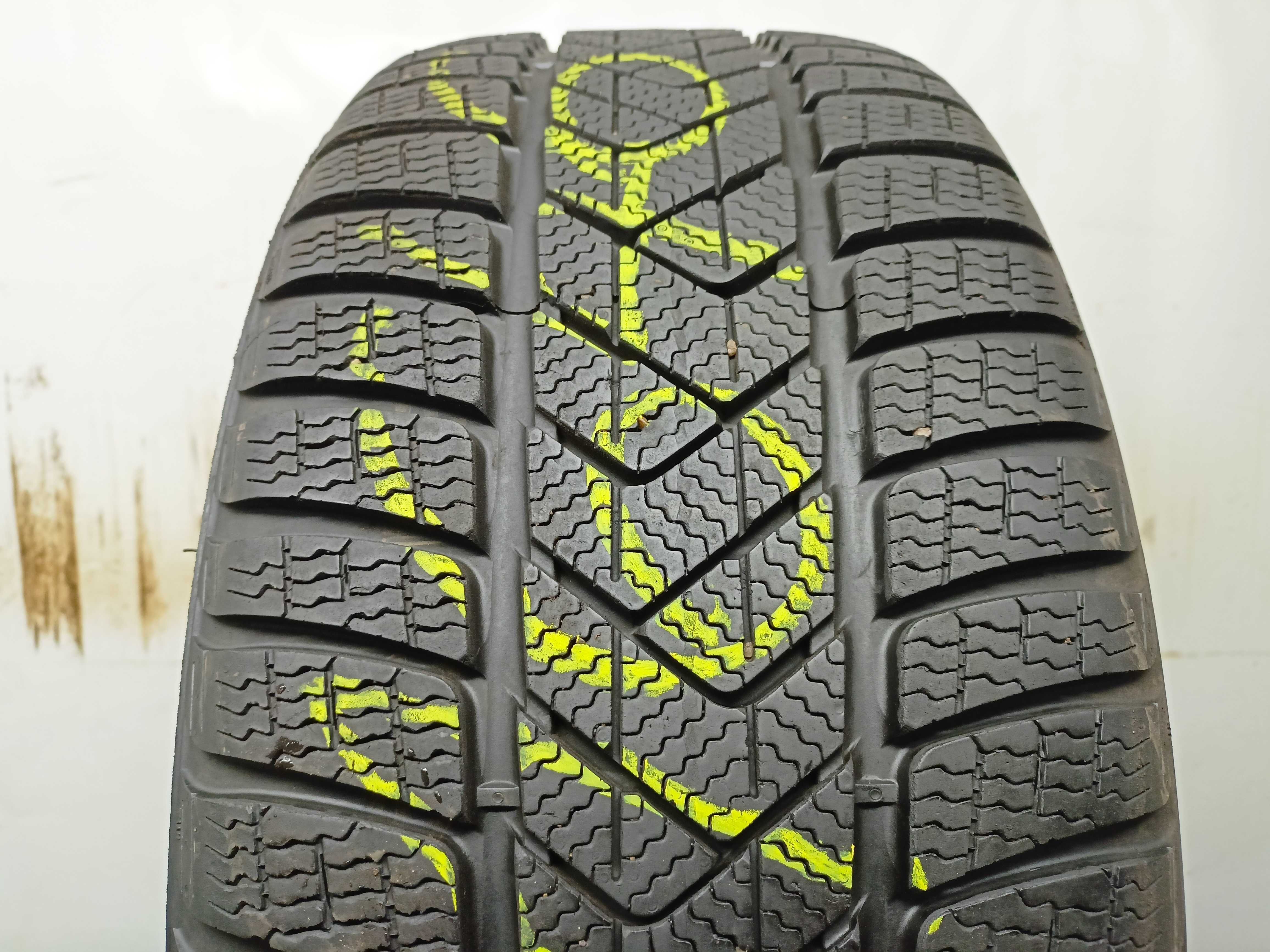 Pirelli SottoZero 3 235/45/18 23r. 98V 7,9mm Jak Nowa (1646)
