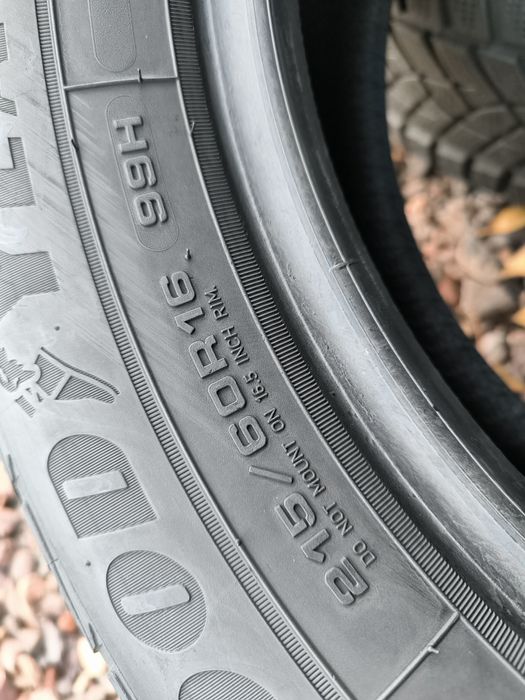 Zimowe Goodyear 215/60R16, XL,