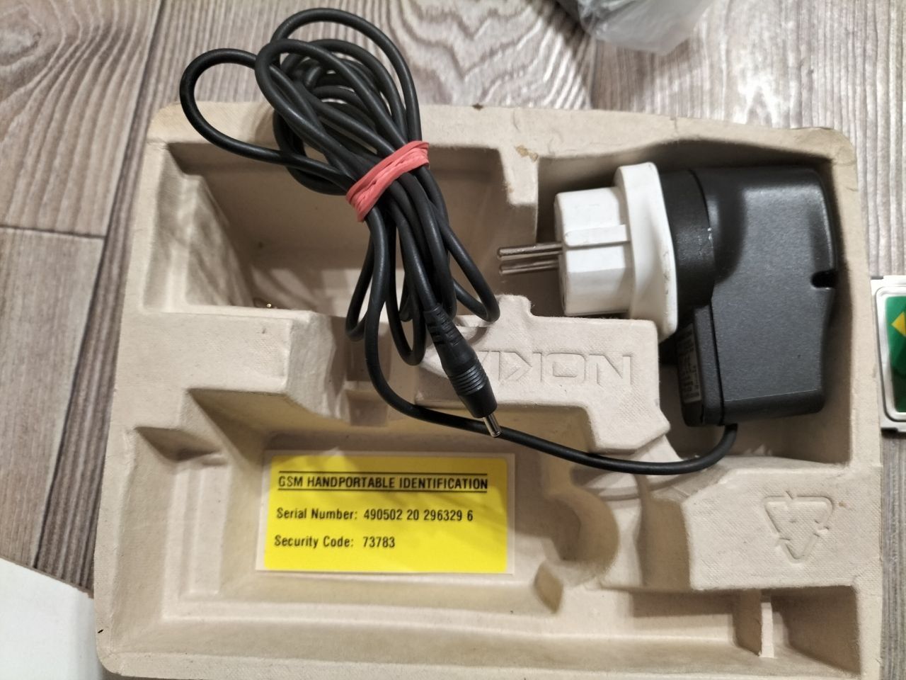 Nokia 8110i із комплектом