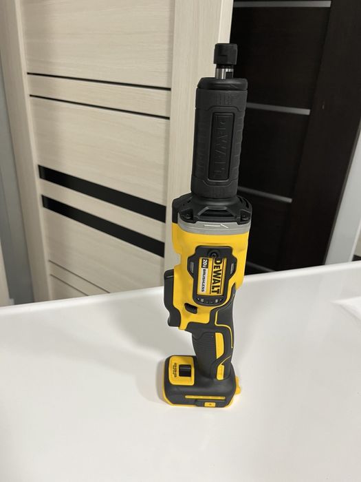 акб Акумуляторна прямошліфувальна машина DeWALT DCG426N