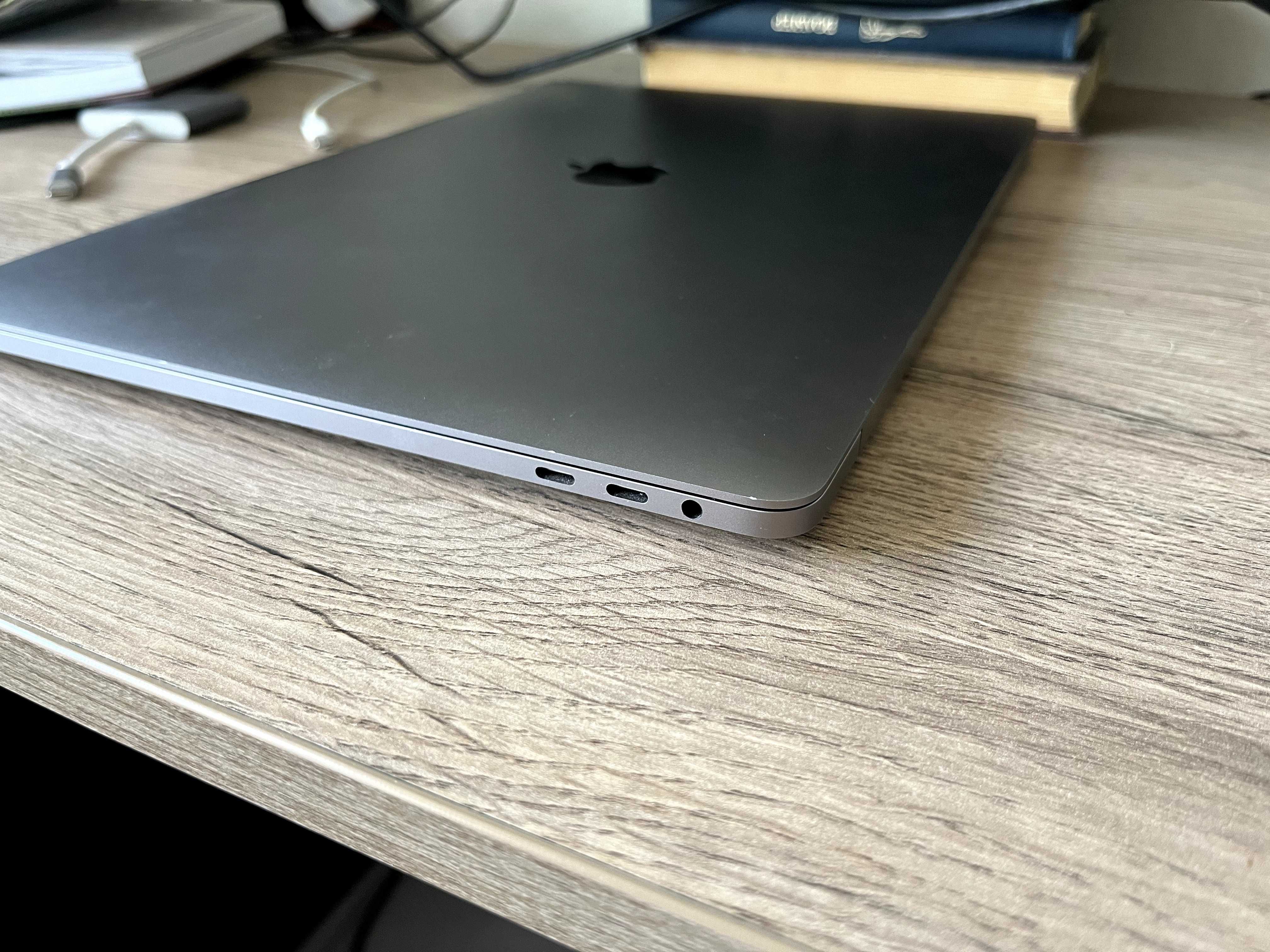 MacBook Pro 15 2018 16/512 Space gray Radeon Pro 560X 4gb