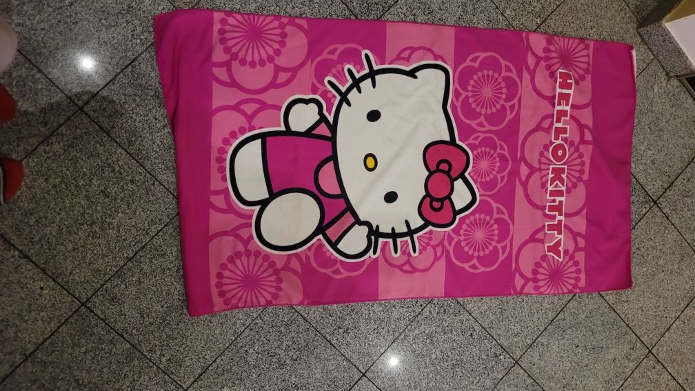 Ręcznik hello Kitty różowy 70cm x 132cm. Stan bardzo dobry. Używany.