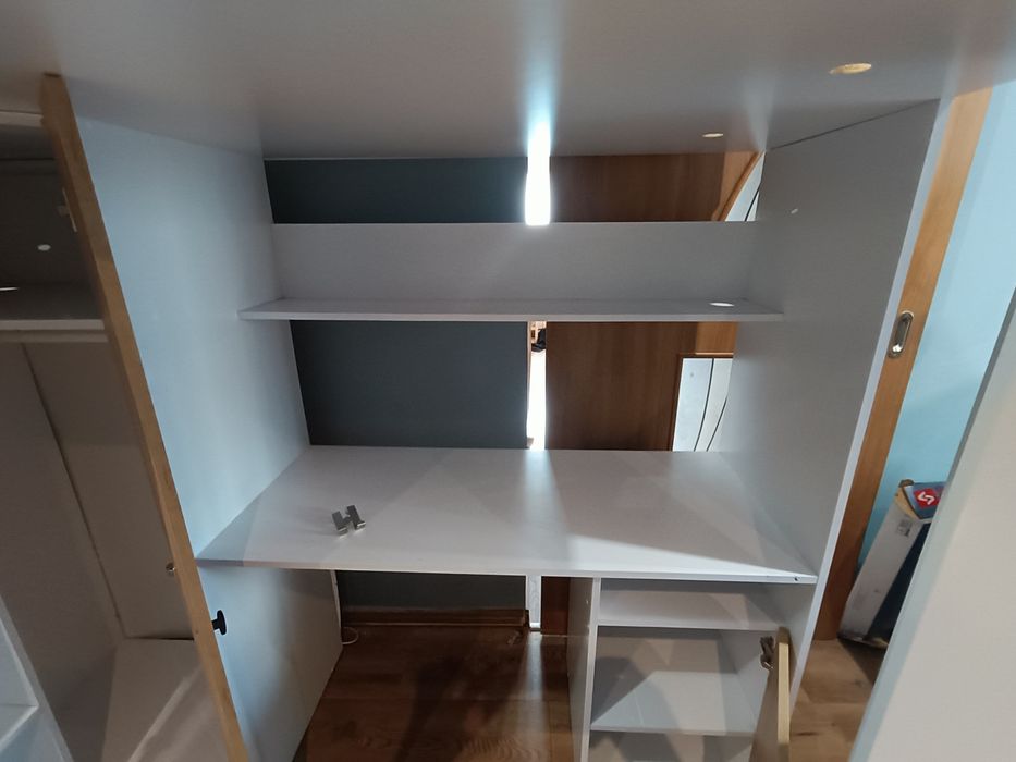 Łóżko, antresola z biurkiem